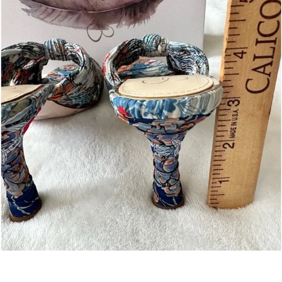 Jessica Simpson - Picture 3 of 3